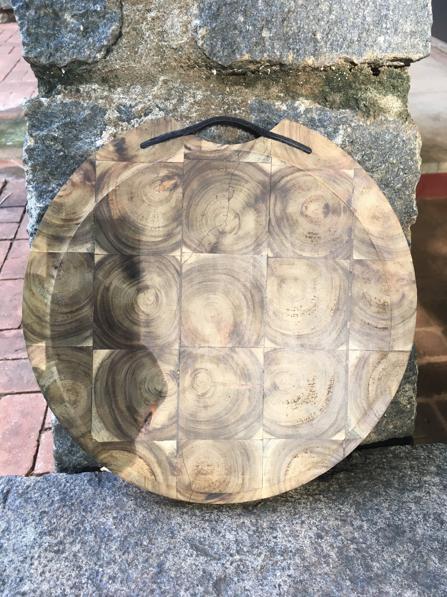 Round Chop Board with handle